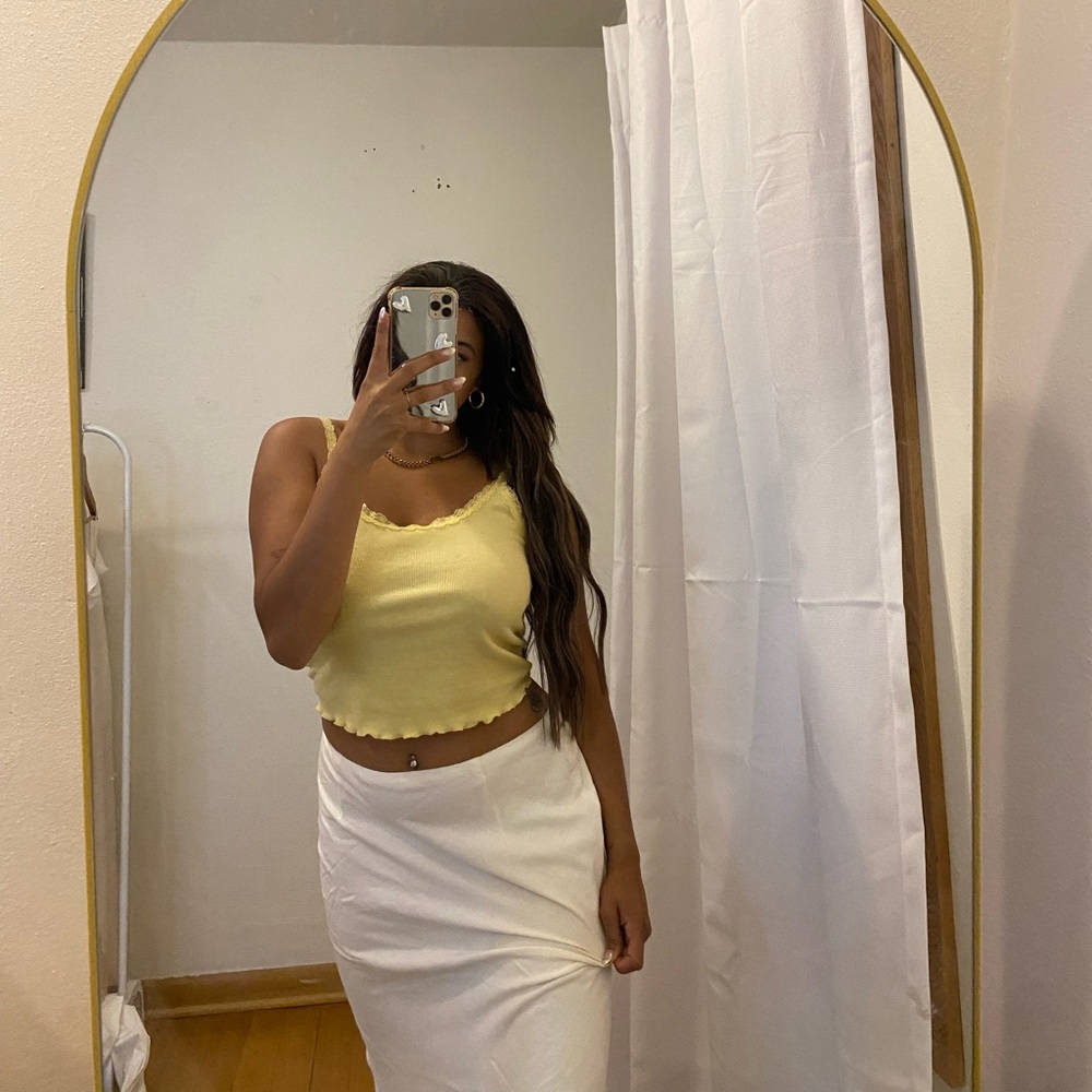 2/$15 bundle Yellow lace trim tank top